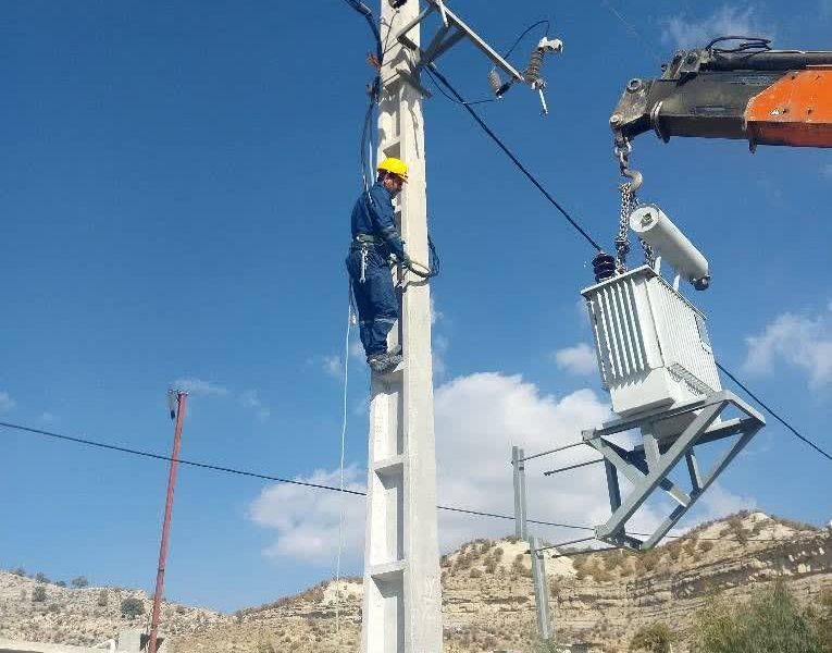 احداث ۴۰ دستگاه پست هوایی در مهران تا پایان سال جاری