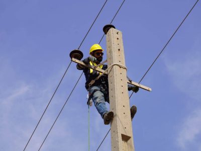 کمربندهای ایمنی تمام‌بدن(هارنس) ایمنی سیمبانان را به صد درصد می‌رساند