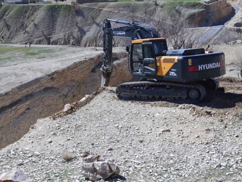 تداوم عملیات ایمن‌سازی محور اختصاصی پالایشگاه گاز ایلام برای پیشگیری از حوادث جاده‌ای