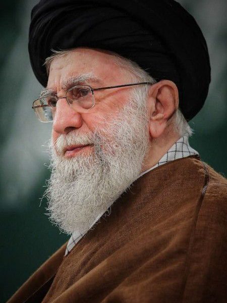رهبر معظم انقلاب اسلامی در محل کارشان در بیت رهبری به شهادت رسیدند