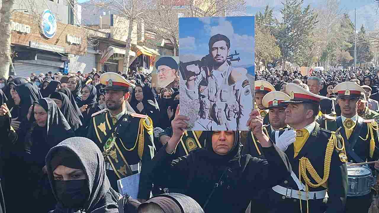 گزارش تصویری/پیکر ۲۲ مرزبان شهید و حاج عبدالکریم علی‌نظری در ایلام تشییع شد 