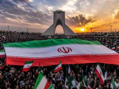 ایران؛ ایستاده در طوفان