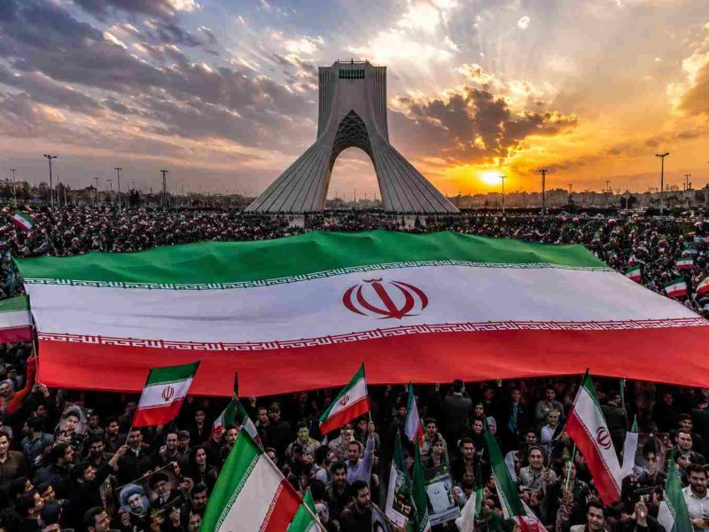 ایران؛ ایستاده در طوفان